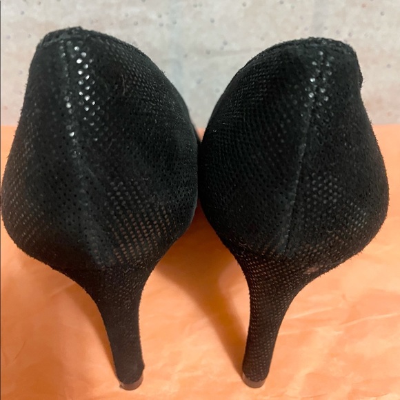 Beautiful heels never used, no scratches. Is size 6 but fit me a little tight - Picture 3 of 7